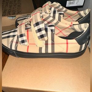 Burberry sneakers